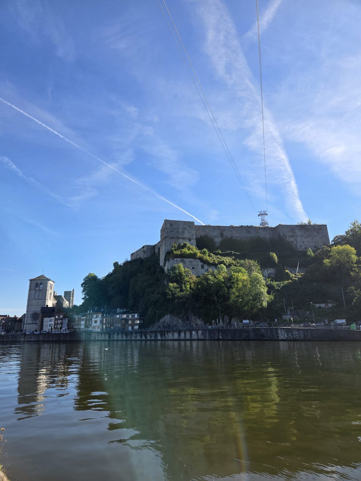 La Meuse, la collégiale et le Fort de Huy